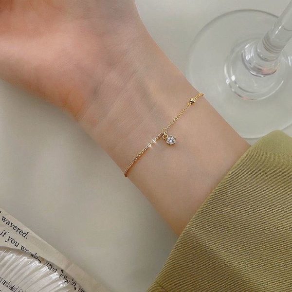 สร้อยข้อมือทอง ประดับจี้เพชร เสริมดวงชะตา